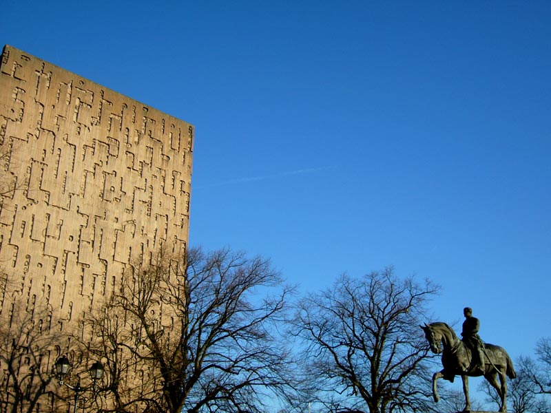 Viscount Combermere's statue / Police HQ